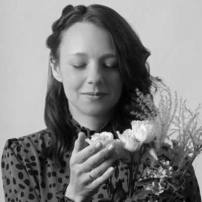 Fotoshooting von Katrin Nalobin mit Blumen